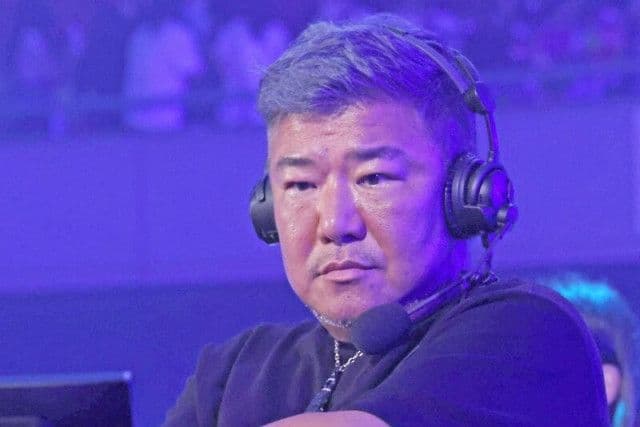 ベテラントレーナー亀田史郎氏がヘッドセットを着用