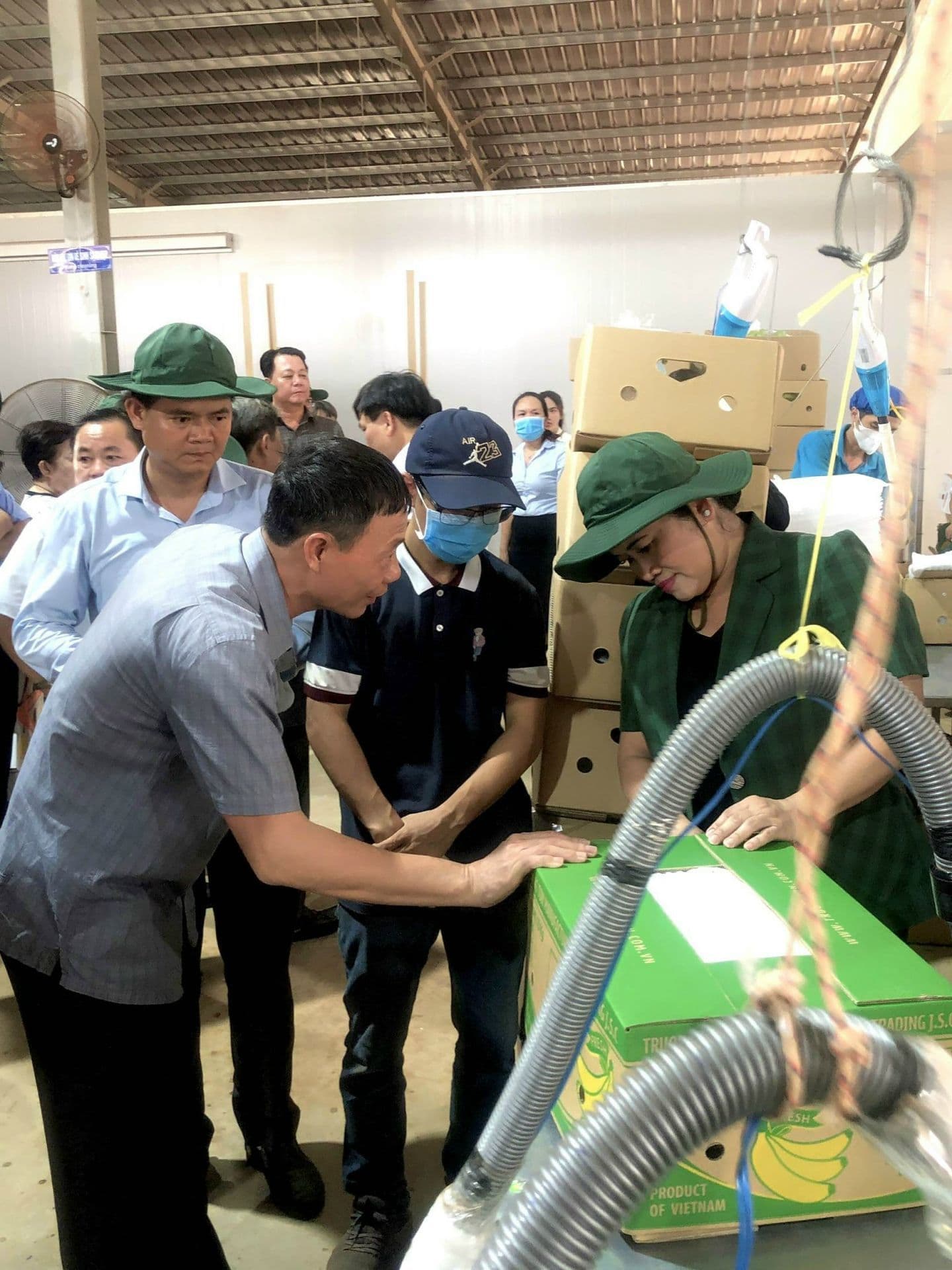 The Chairman of the People's Committee of Binh Phuoc Province visited a high-tech agricultural economic model