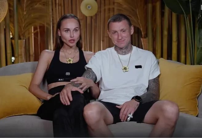 Павел Мамаев и Надежда, пара в центре спора о лояльности знаменитостей, на реалити-шоу «Ставка на любовь».