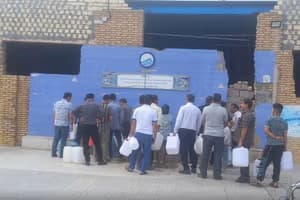 وزیر نیرو در حال هشدار درباره بحران آب در ایران و مذاکرات برای واردات آب