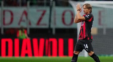 A football player in an AC Milan jersey clapping to the crowd, symbolizing a successful acquisition in a fantasy football auction.
