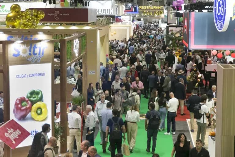 Attendees at a large agricultural trade fair, reflecting the context of international trade strategy discussions.