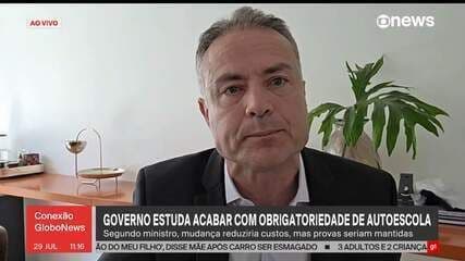 Brazil's Transport Minister Renan Filho discusses ending mandatory driving school lessons to reduce driver's license costs.