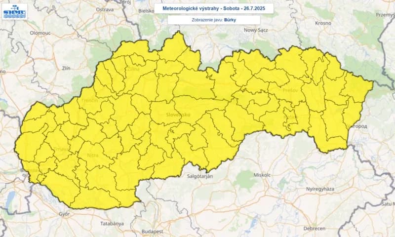 Carte de la Slovaquie affichant une alerte météorologique de premier degré émise par l'SHMÚ pour des orages violents.