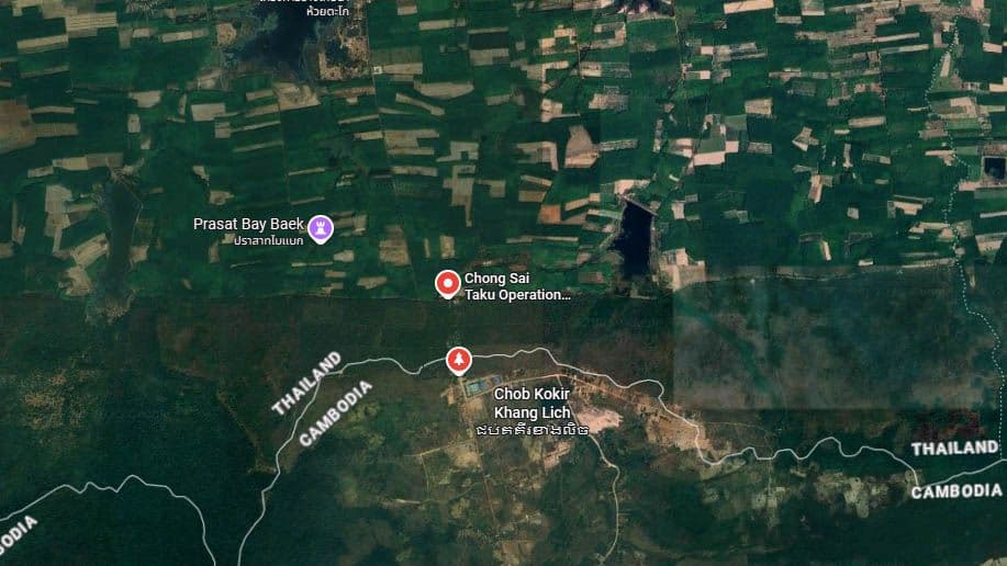 Carte satellite montrant la frontière disputée entre la Thaïlande et le Cambodge, avec les sites stratégiques comme Chong Sa Ta Ku.