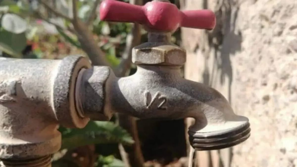 Close-up of an outdoor water spigot, symbolizing the importance of hydration during Culiacán's intense heat.