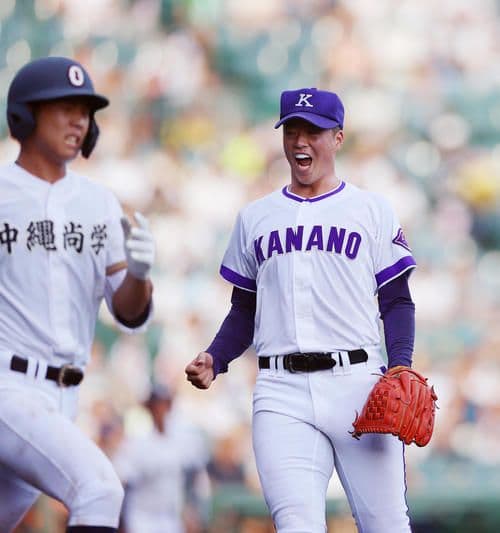 Daiki Yoshida of Kanashino Agricultural High School roaring in triumph after his one-pitch save at Koshien.