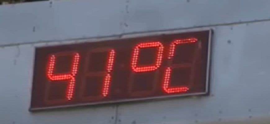 Digital thermometer showing a temperature of 41 degrees Celsius, representing Rostov's record heatwave.