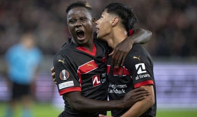 Franculino Dju, l'attaquant du FC Midtjylland, célébrant un but, au cœur de l'énigme des 30 millions d'euros en Ligue 1.
