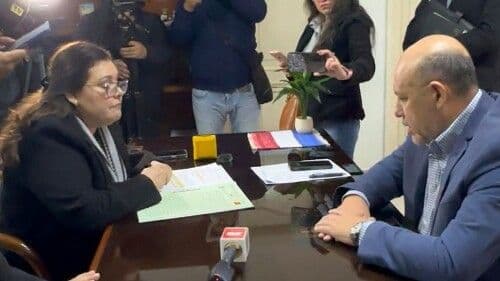 Funcionarios discutiendo políticas para diversificar el acceso a proteínas y mejorar la asequibilidad de la carne en Paraguay.