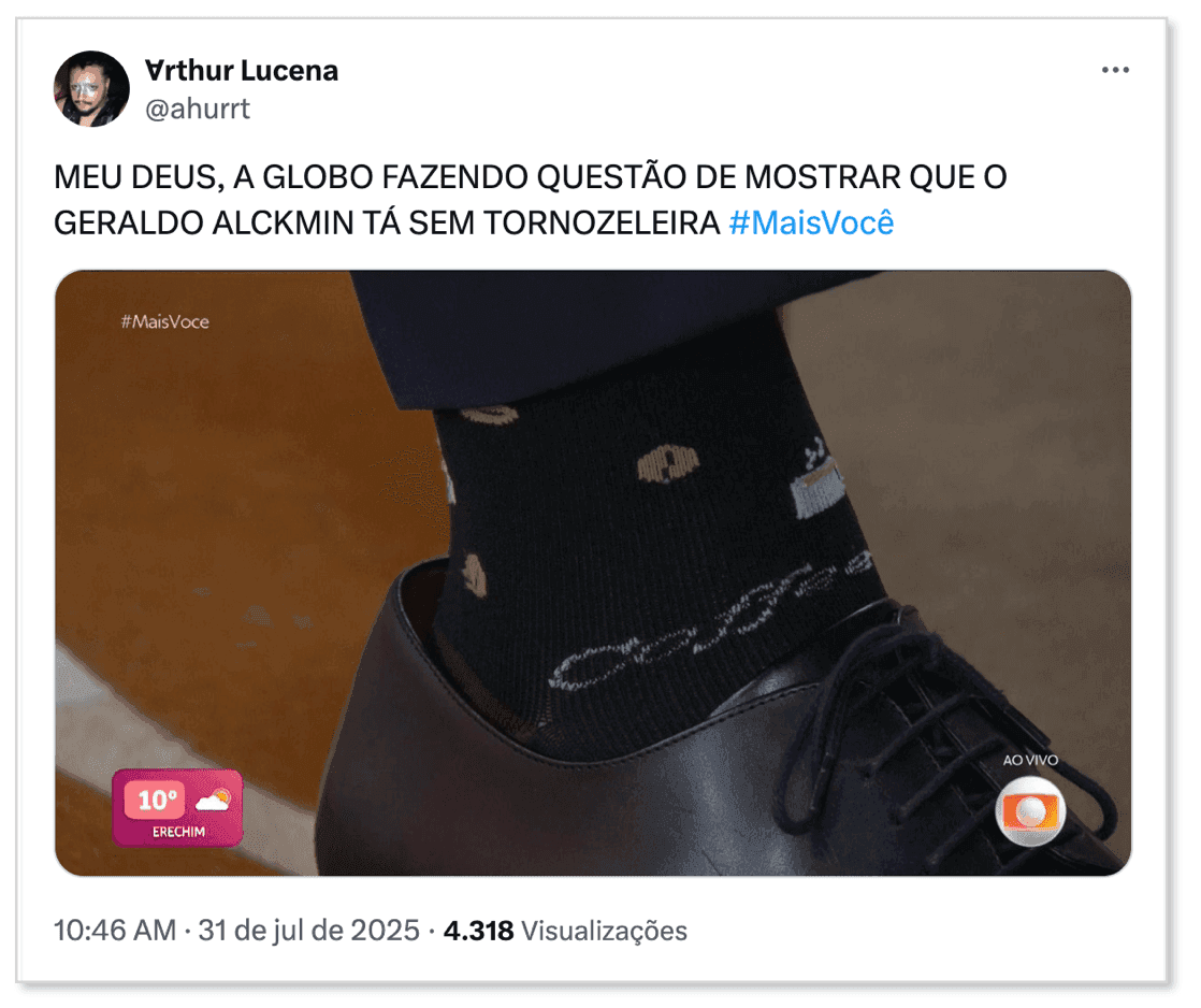 Geraldo Alckmin portant des chaussettes à motifs de grains de café, un exemple de communication décalée.