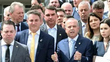 Group of Brazilian politicians, including former President Bolsonaro, in a public gathering.