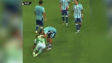 Isco lesionado en el campo, un duro golpe para el Real Betis
