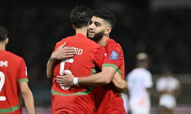 Joueurs de l'équipe nationale du Maroc célébrant leur qualification pour la Coupe du Monde 2026.