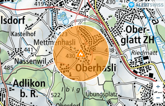 Karte zeigt den Alarmradius um Oberhasli mit einem Feuerwarnsymbol, das die betroffene Gemeinde hervorhebt.