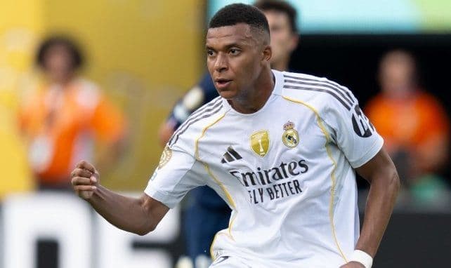 Kylian Mbappé, star du PSG, réagissant publiquement au départ de Donnarumma, montrant les dynamiques internes de l'équipe.