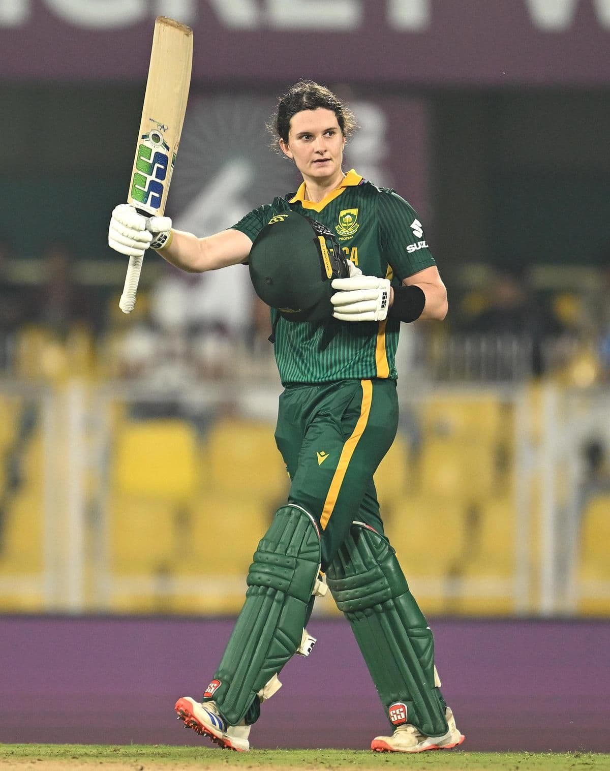 Laura Wolvaardt, joueuse de cricket sud-africaine, célébrant un succès majeur en Coupe du Monde ODI.