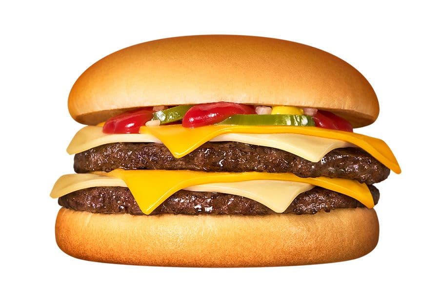 Le burger McDonald's 'Cheese Cheese Double Cheeseburger' avec deux galettes de bœuf et quatre tranches de fromage.