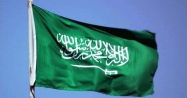 Le drapeau de l'Arabie Saoudite, symbole des réformes du marché du travail