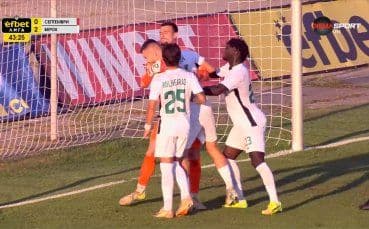 Le gardien de Beroe, Arthur Mota, effectue un arrêt crucial sur penalty, démontrant la solidité défensive de l'équipe.