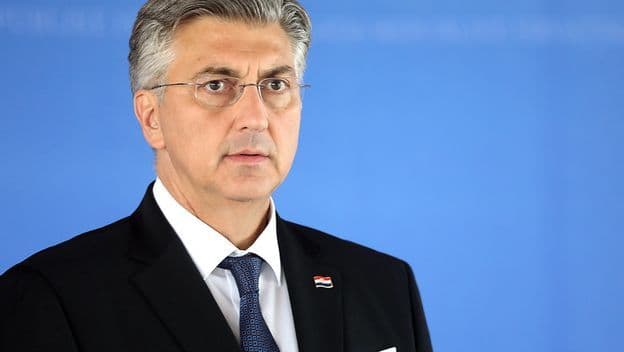 Le Premier ministre croate Andrej Plenković, représentant l'État et le besoin de réformes judiciaires.