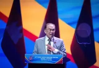 Le Premier ministre malaisien Anwar Ibrahim s'adressant à l'ASEAN sur les défis économiques mondiaux et la guerre commerciale.