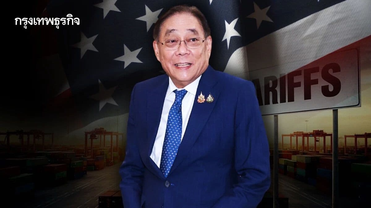 Le vice-Premier ministre thaïlandais Pichai Chunhavajira souriant devant un drapeau américain et des conteneurs de fret symbolisant les tarifs douaniers.