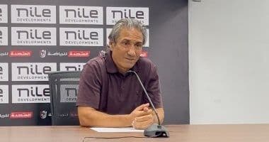 L'entraîneur d'Al-Masry, Nabil Al-Kouki, lors d'une conférence de presse.