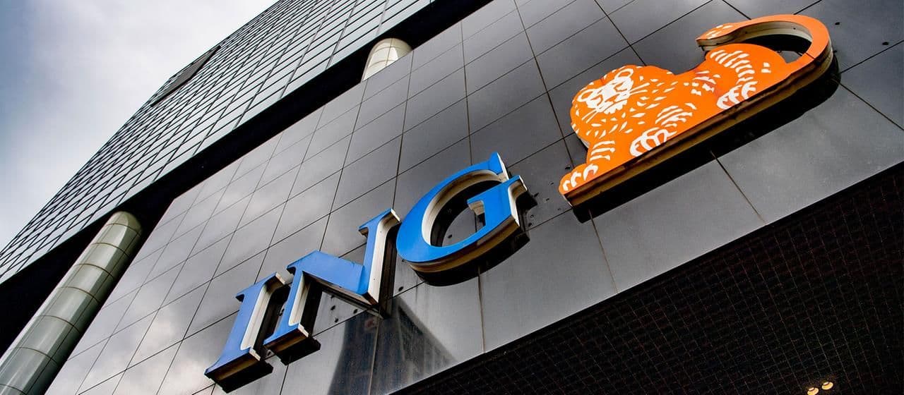 Logo de la banque ING sur la façade de son siège social, symbolisant l'engagement des banques européennes dans Wero.