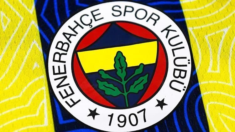 Logo du Fenerbahçe Spor Kulübü sur un fond aux couleurs du maillot, illustrant l'accord de parrainage avec Chobani.