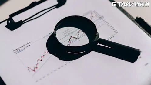 Magnifying glass placed over a financial stock chart, symbolizing in-depth analysis to identify true market leaders in the memory sector.