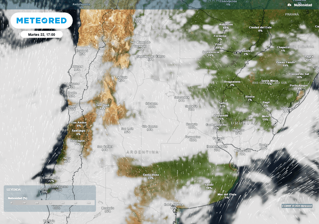 Mapa de Argentina mostrando la cobertura de nubosidad y humedad en diferentes regiones, reflejando la variabilidad climática del país.