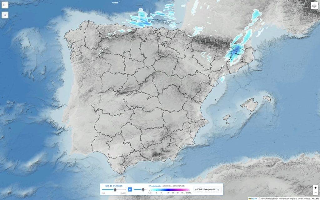 Mapa de precipitación sobre la Península Ibérica, mostrando lluvias en el norte y este de España, indicando la inestabilidad causada por una vaguada.