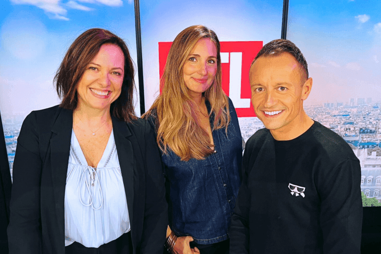 Marie Portolano avec Jade et Eric Dussart dans les studios de RTL.