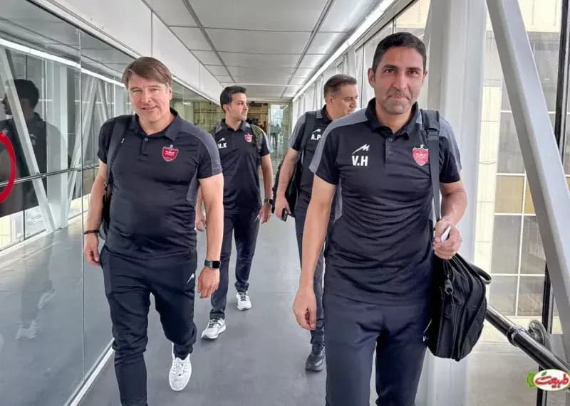 Membres du staff du Persepolis FC, représentant le nouveau cadre professionnel et culturel de Karl Toko Ekambi en Iran.