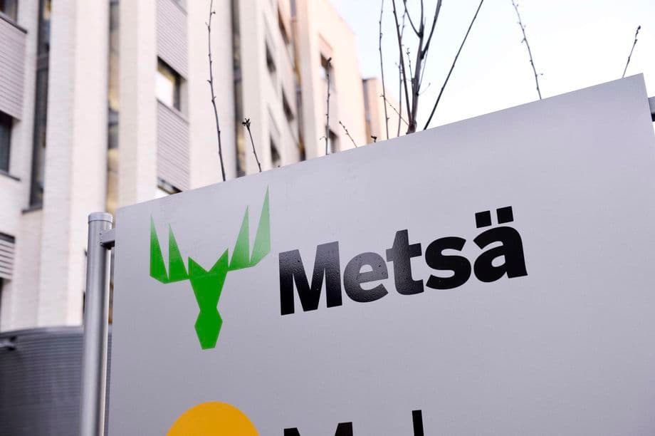 Metsä Group logo sign in front of a modern building, symbolizing the company's strategic path.