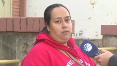Mujer paraguaya siendo entrevistada sobre el impacto del alto precio de la carne en la vida diaria.
