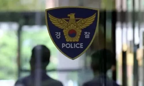 Police activity related to a child neglect case during a heatwave in Korea, highlighting public health concerns in extreme summer weather.