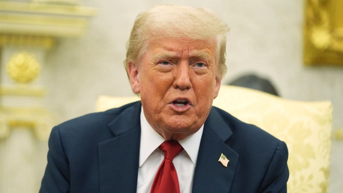 Portrait du président américain Donald Trump, figure centrale de la nouvelle diplomatie douanière agressive.