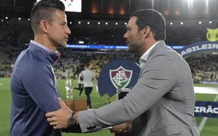 Pre-match ceremony with CBF president and goalkeeper Fábio before the Vasco da Gama vs Fluminense derby.