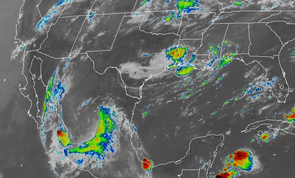 Satellite weather map showing cloud formations and weather systems over Mexico, indicating areas of rain and storms, relevant to Xalapa's summer climate.