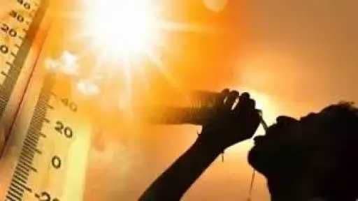 Silhouette of a person drinking water with a thermometer and sun in the background, emphasizing hydration and sun protection during the heatwave.
