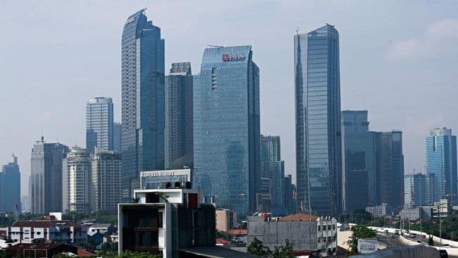 Skyline de Jakarta, représentant la croissance économique de l'Indonésie et sa comparaison régionale.