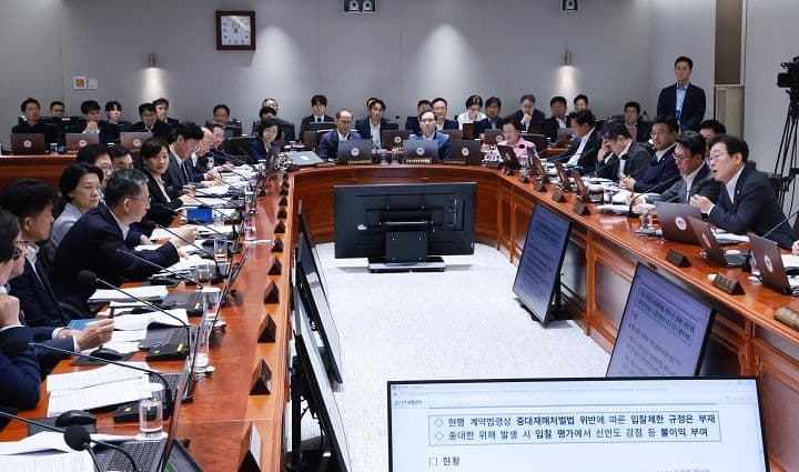 South Korean government officials in a large meeting, representing discussions on multi-billion dollar strategic investments in key industries.