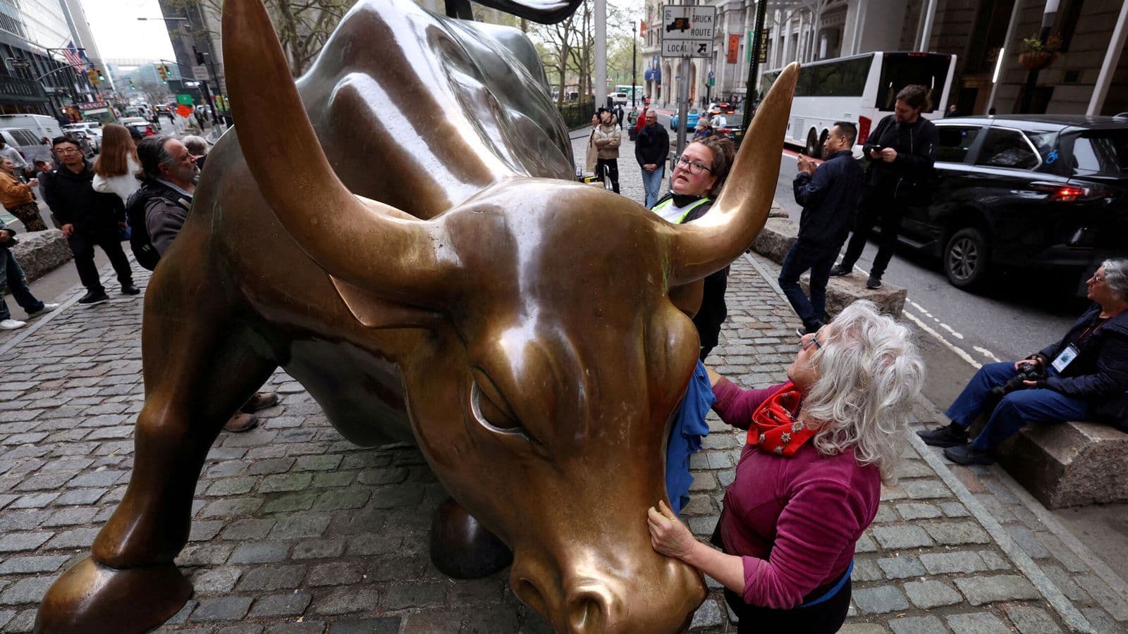 The iconic Charging Bull statue on Wall Street, representing the historical volatility and speculative frenzies of financial markets, including gold.