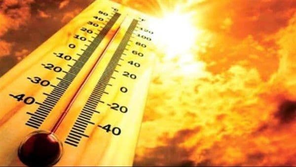 Thermometer showing extreme heat under a scorching orange sky, symbolizing Egypt's intense heatwave.