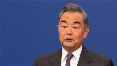Un officiel chinois s'exprimant sur la violation de souveraineté par l'USS Higgins.