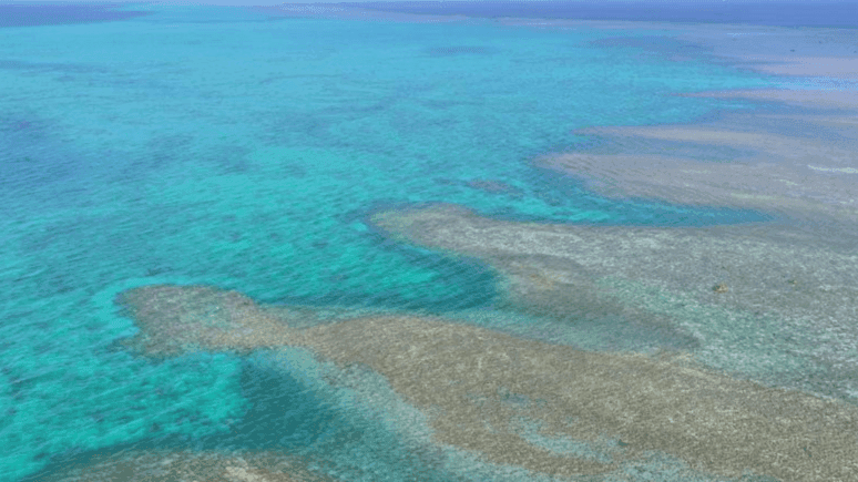 Vue aérienne des récifs de Huangyan Dao, point chaud des revendications territoriales en mer de Chine Méridionale.