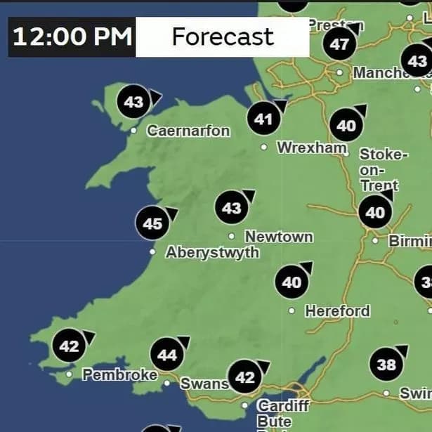 Weather forecast map for Monday 12 PM showing wind speeds and storm warnings across the UK and Ireland during Storm Floris.