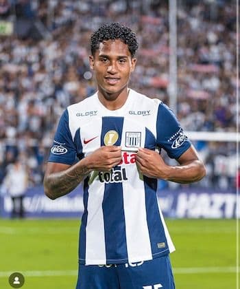 Young footballer Jhoao Velásquez in a striped blue and white jersey, representing the next generation inspired by Willian Pacho.